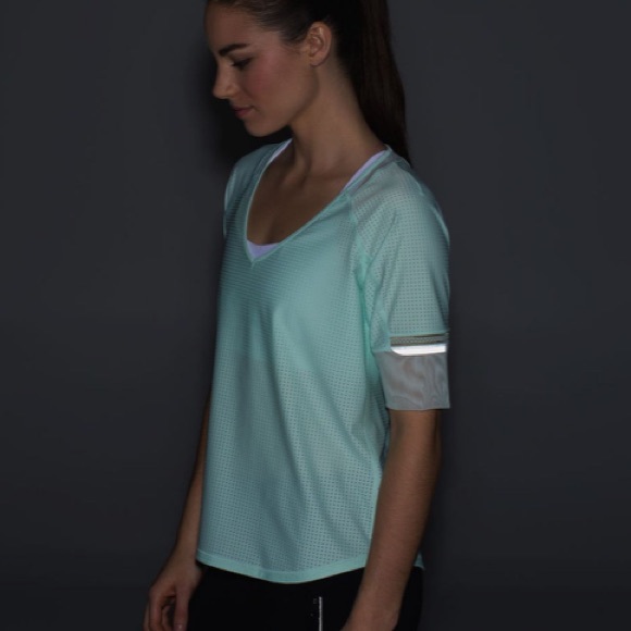 Lululemon Var-city 1/2 Sleeve in sea mist sz 8 - Picture 4 of 9